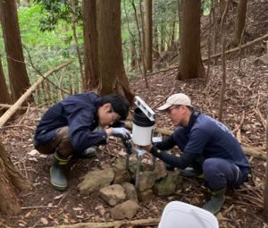 雨量計設置の様子